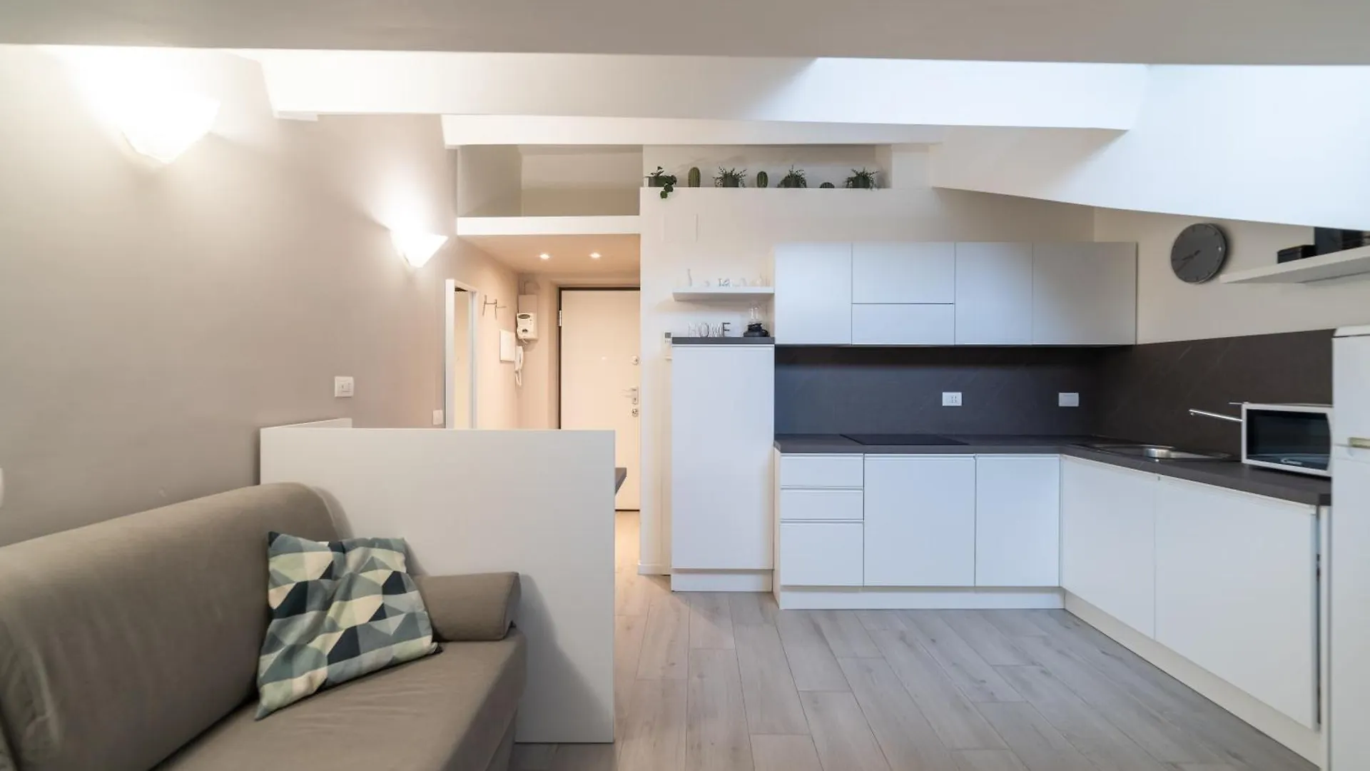 Intrho Studio Flat P.Ta Romana Milan Italy