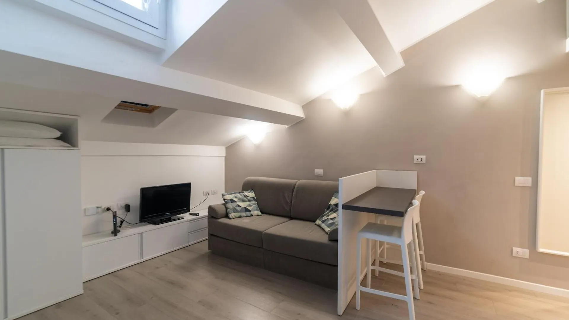 Intrho Studio Flat P.Ta Romana Milan 0*,