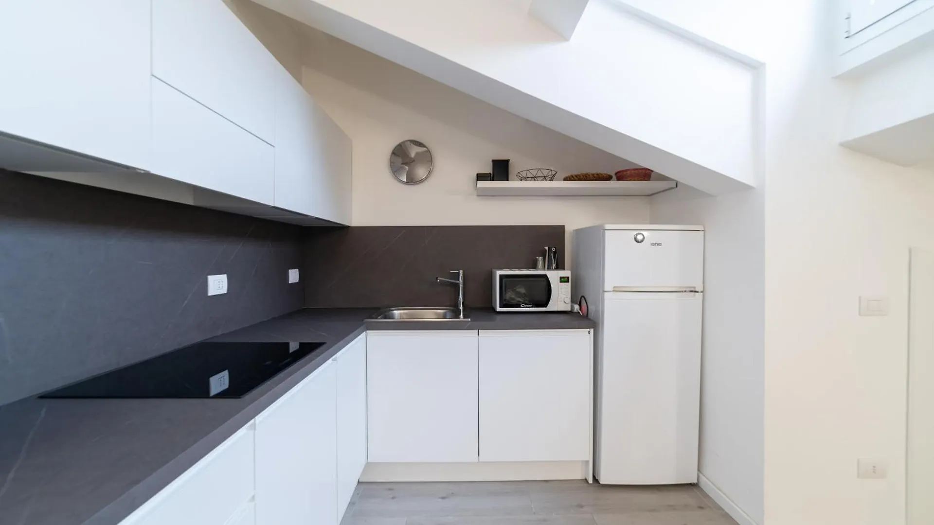 Apartment Intrho Studio Flat P.Ta Romana Milan