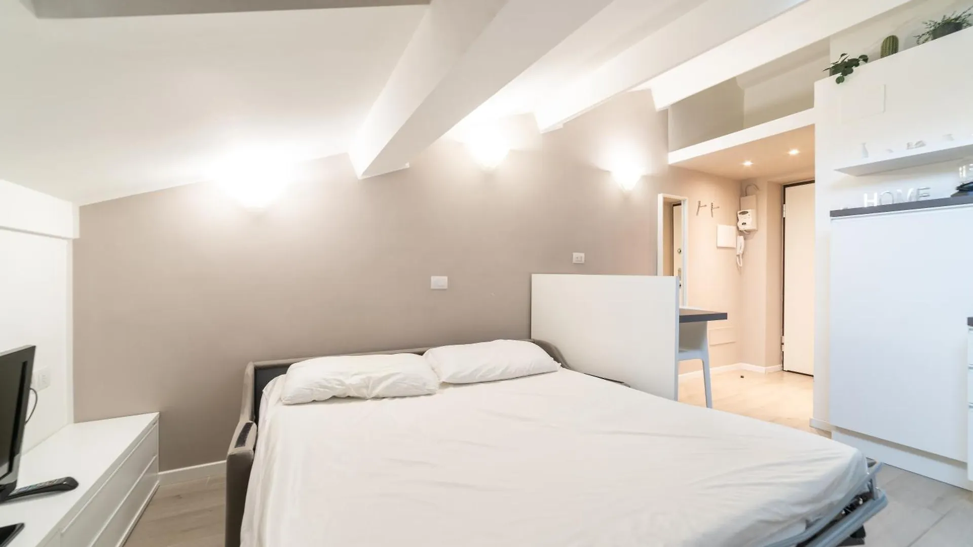 Apartment Intrho Studio Flat P.Ta Romana Milan Italy