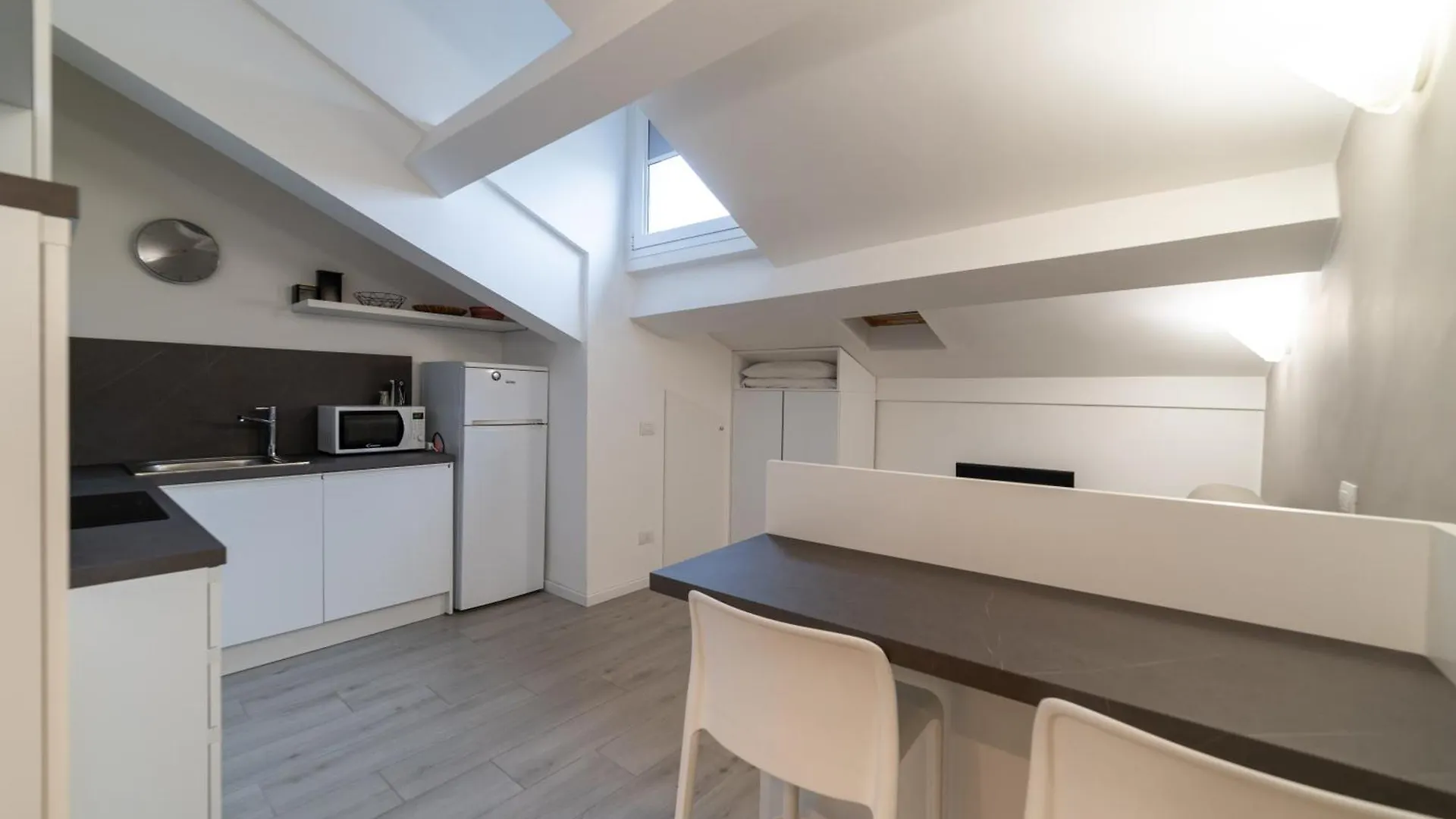 Apartment Intrho Studio Flat P.Ta Romana Milan Italy