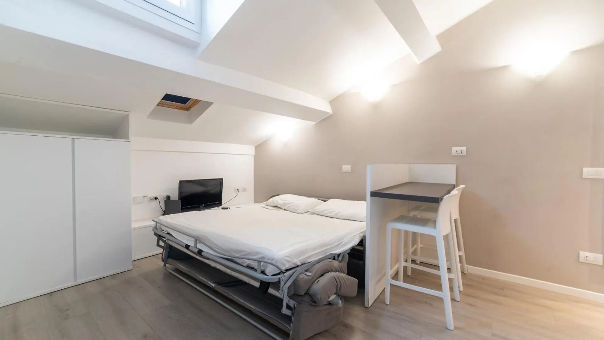 Apartment Intrho Studio Flat P.Ta Romana Milan